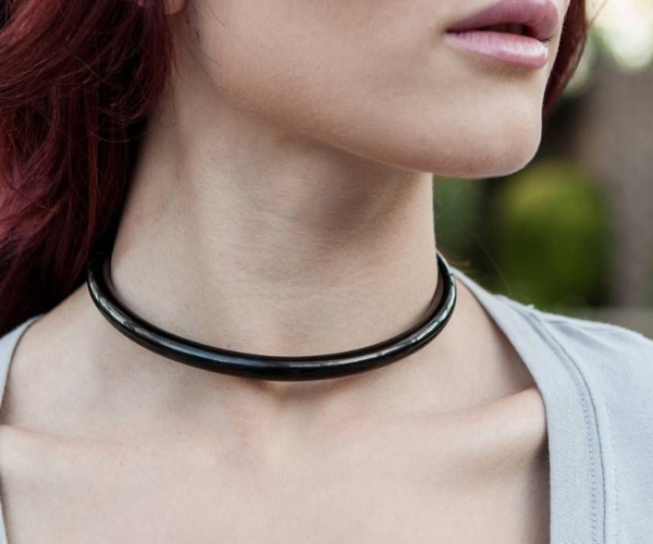 Girl wearing Turian collar