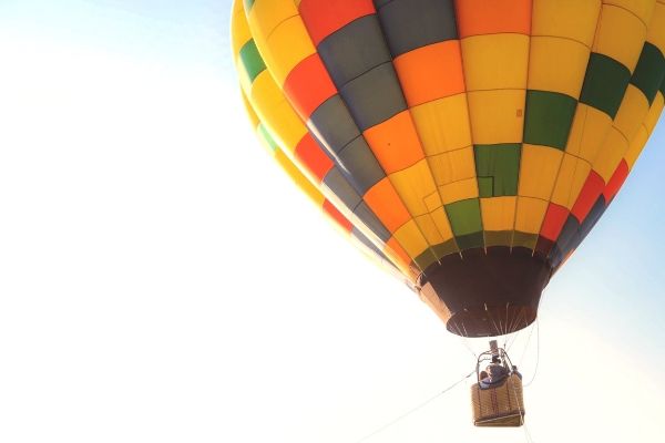 Hot-air baloon