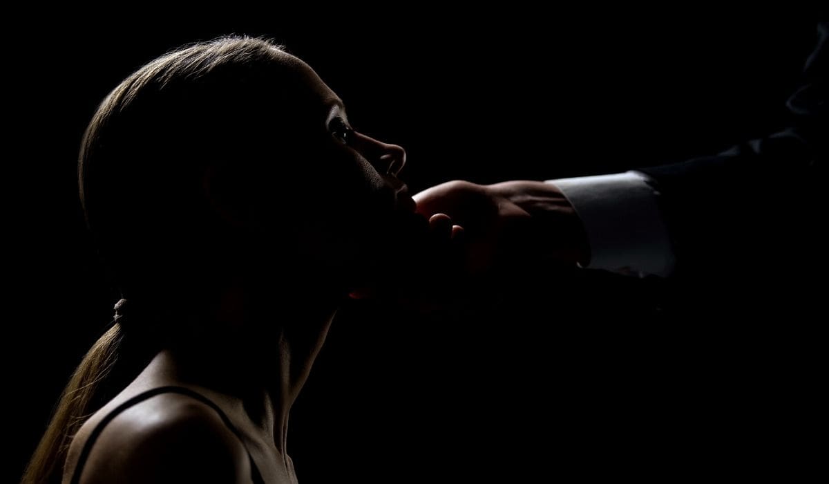 Master looking at the submissive