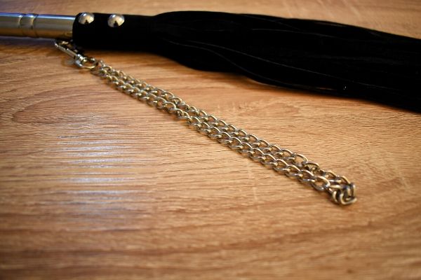 Chain attached to a flogger