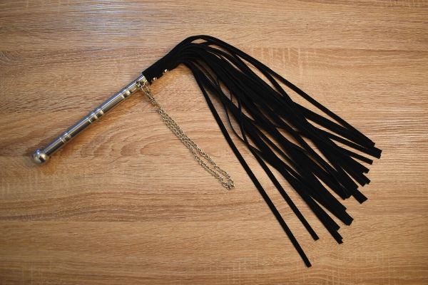 Fetish Fantasy Metal Flogger Angle