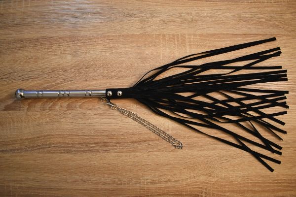 Fetish Fantasy Metal Flogger