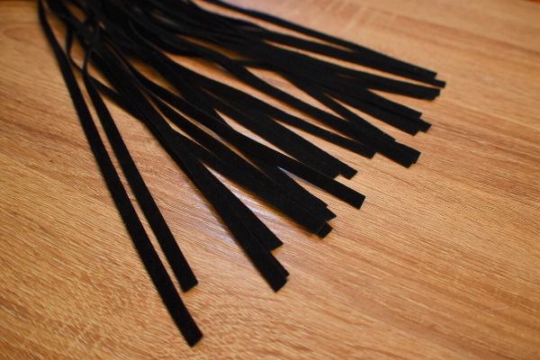 Flogger threads close-up