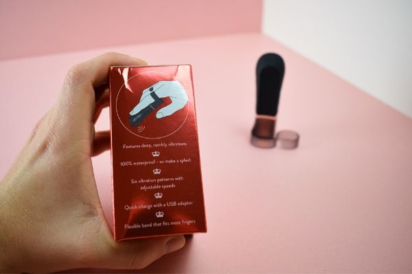 Man holding DiGiT box