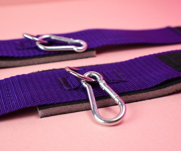 Clips used to attach the cuffs to the other part of set