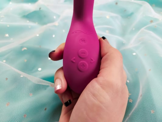 We-Vibe Nova 2 handle and buttons