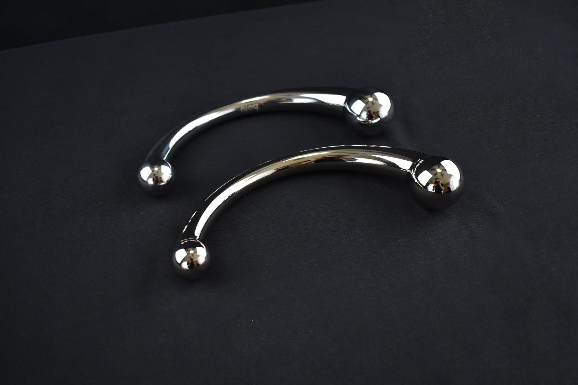 Funzze Double-ended Stainless Steel Dildo compared to njoy pure wand-min