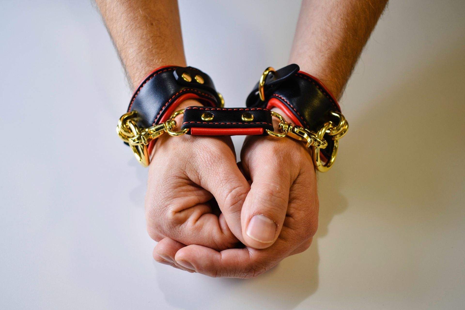 Utimi handcuffs close up