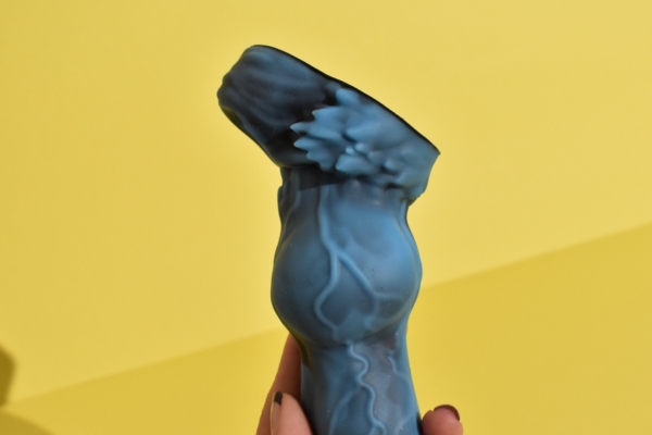 hand squeezing Nothosaur Gocapa