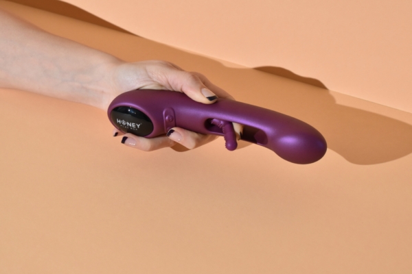 hand showing Honey Play Box Tempo