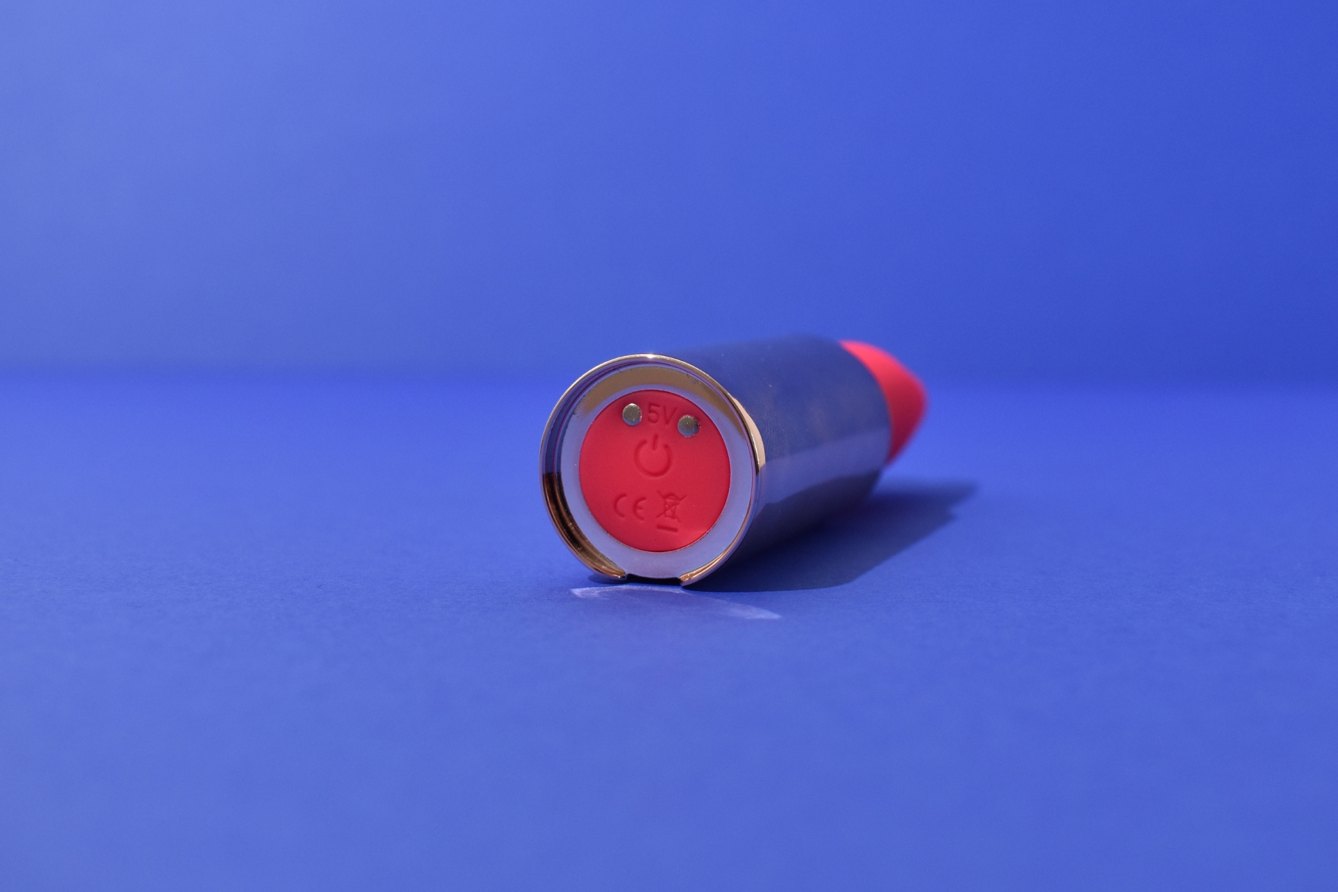 s hande betty lipstick button