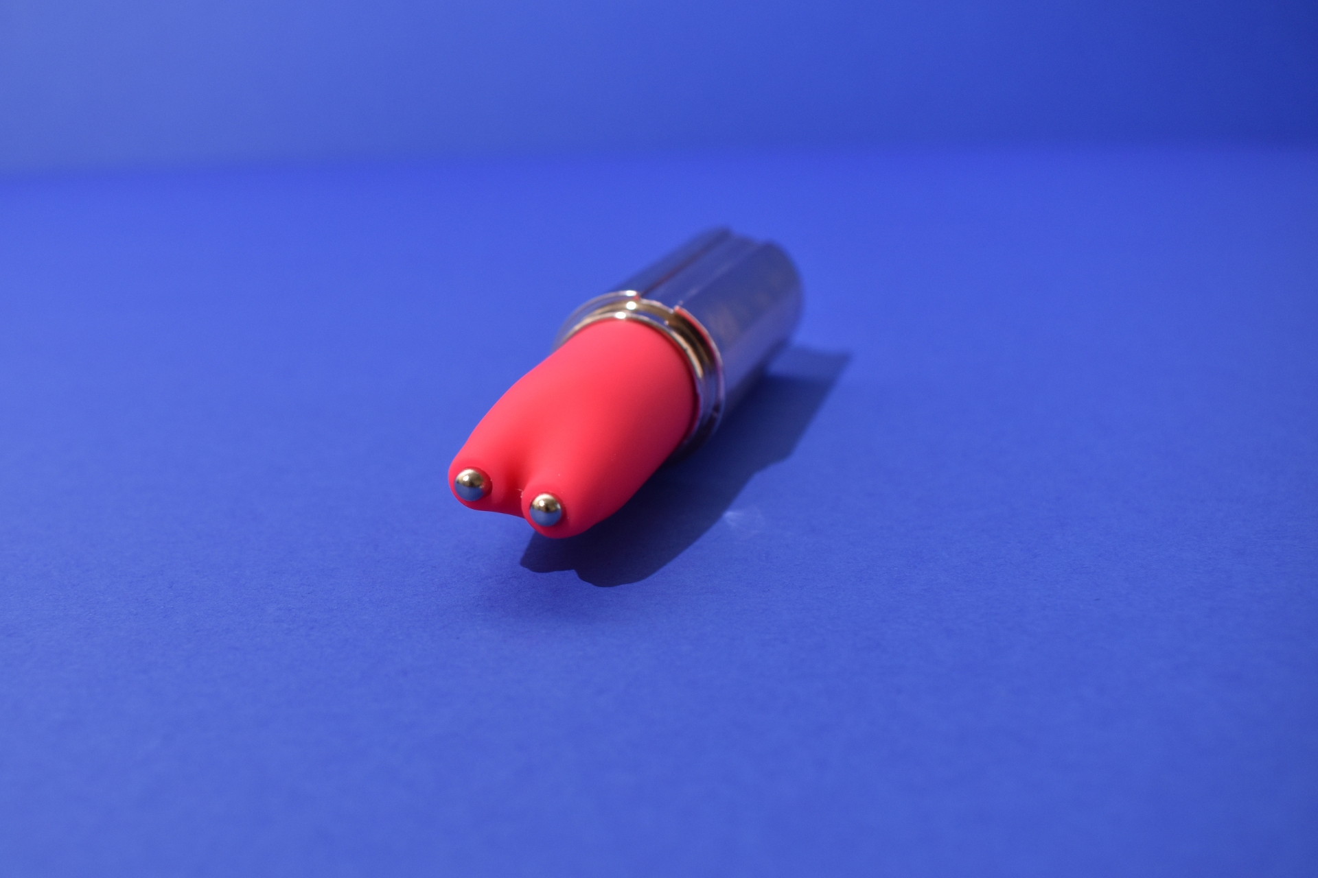 s hande betty lipstick top angle