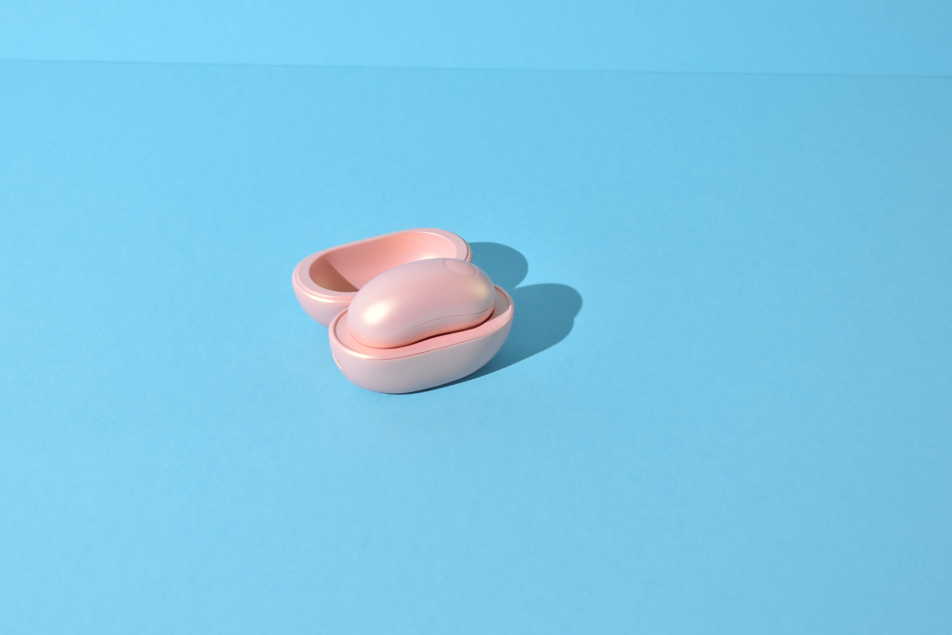 S HANDE Mini Earbud toy in a case