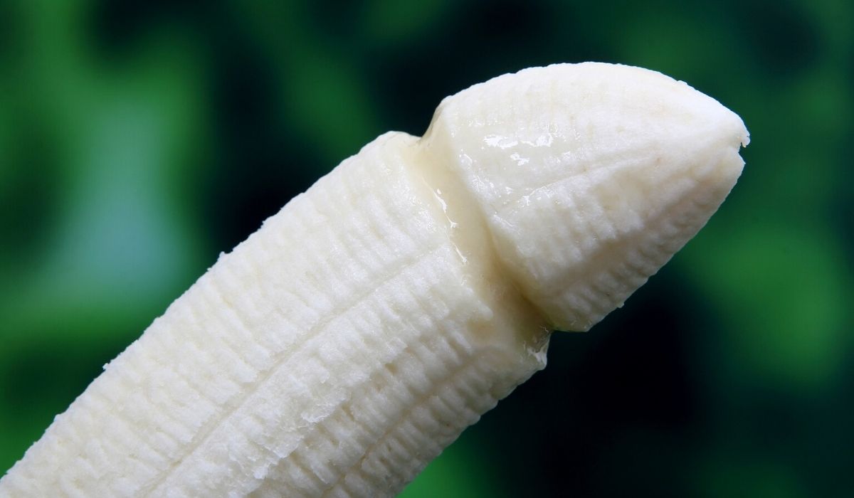 Banana shaped as a dildo
