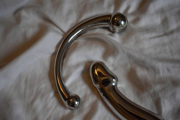 L'acier Capo and another stainless steel dildo