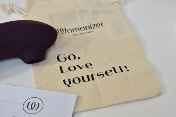 Womanizer Next pouch and instructions