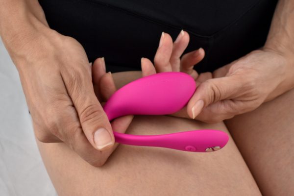 Hand holding we-vibe jive 2