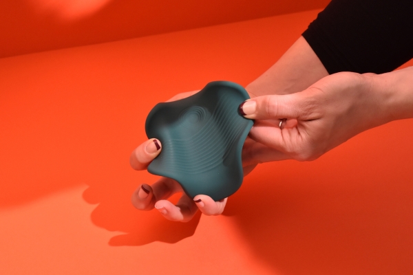 hand stretching Lovense Gush 2